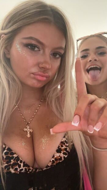 LeilaLovesCash