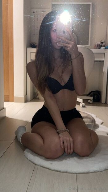 Full leaked Lyiax private onlyfans photo