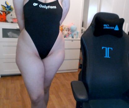 Full leaked Maki private onlyfans photo