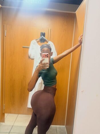 Full leaked Mazizi private onlyfans photo