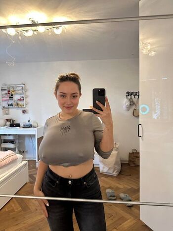 Full leaked Mia sophie private onlyfans photo