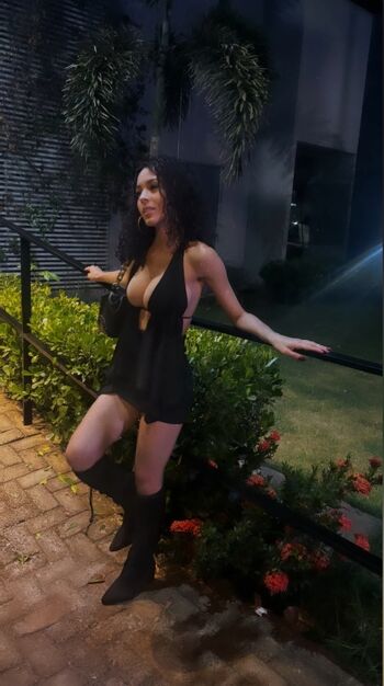 Full leaked Mini jhennialves private onlyfans photo